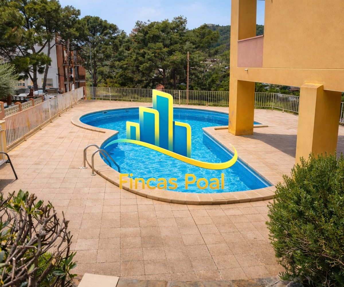 Jardín con piscina en finca residencial de El Poal, Castelldefels