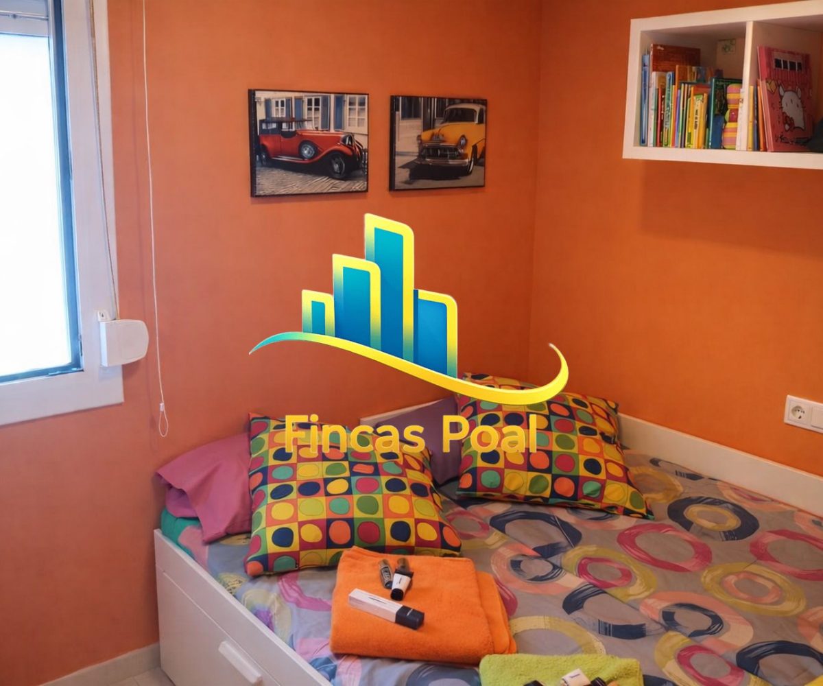 Segundo dormitorio en vivienda en venta en Castelldefels