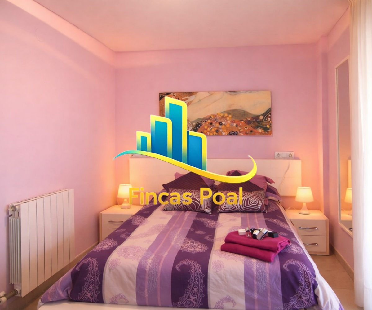 Terraza a pie de salón en vivienda en venta en Castelldefels Baixador