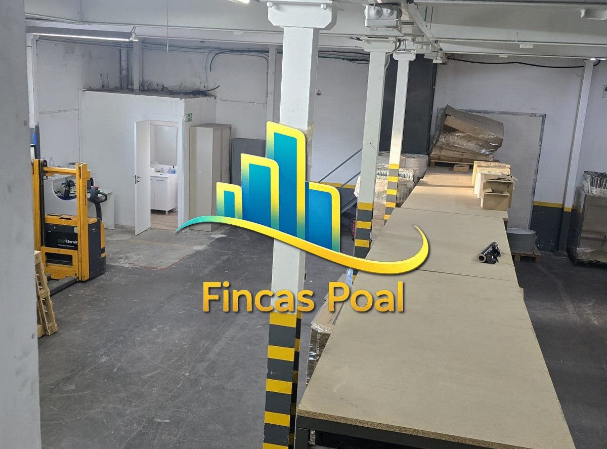 Sala diáfana auxiliar en nave industrial en Rubí