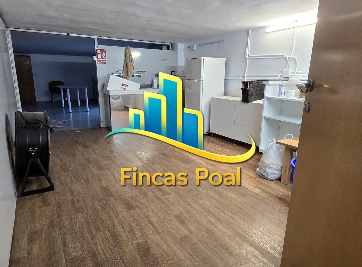 Sala de juntas en nave industrial en Rubí