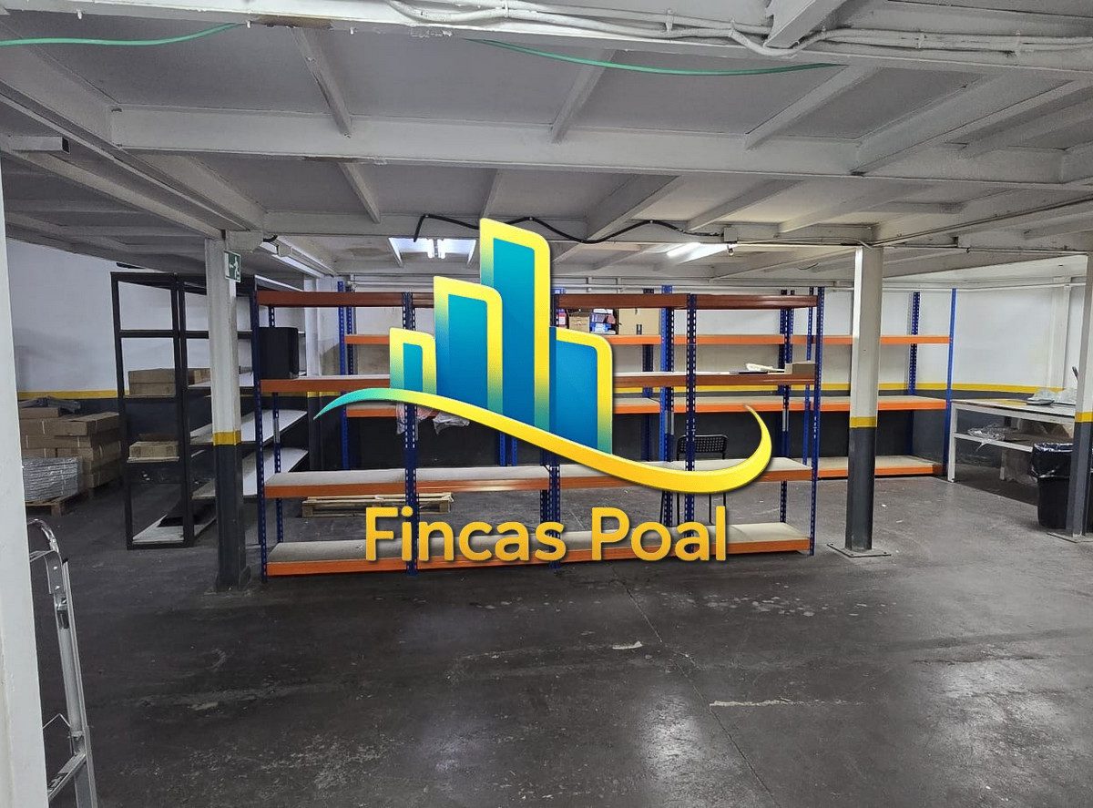Altillo de nave industrial en Rubí para almacenamiento