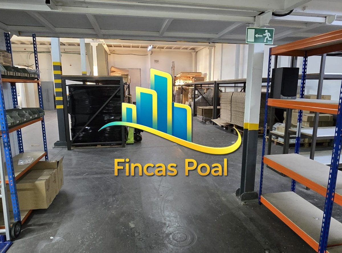 Zona de carga y descarga de nave industrial en Rubí